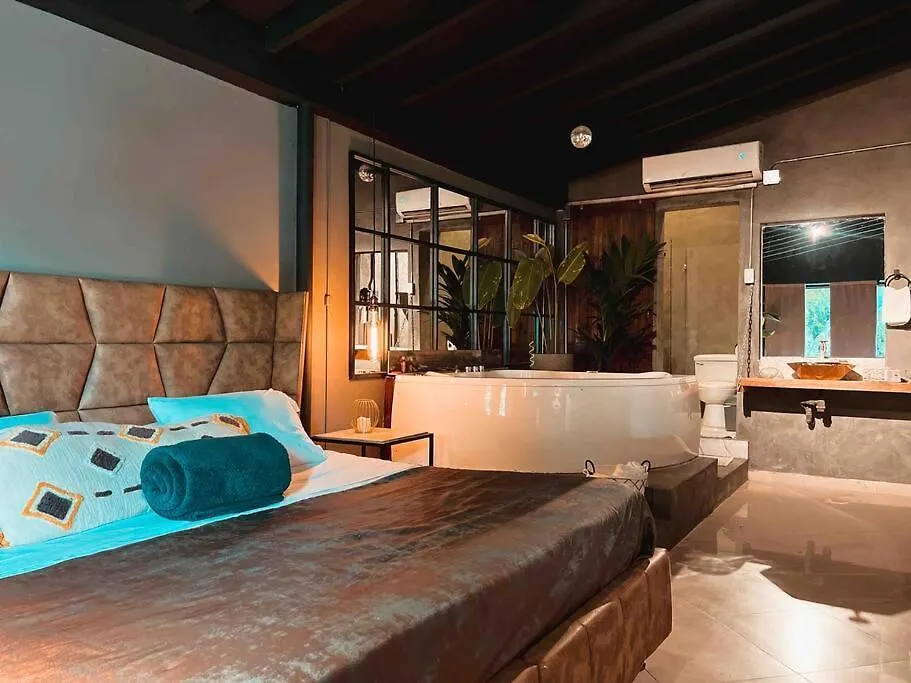 Suite Jacuzzi Provenza Problado Medellin 0*,